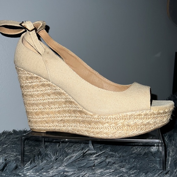 Cream color wedges size 8.5 - Picture 3 of 5